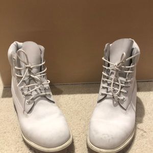 Timberland boots, 9m, light gray, worn only a few times, a few scuffs on boots.